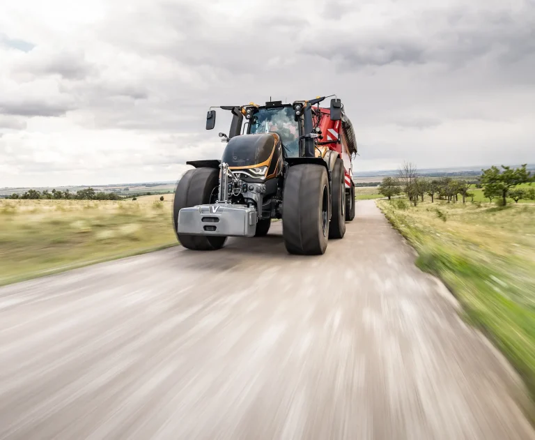 Valtra представив 6-те покоління свого флагманського трактора серії S